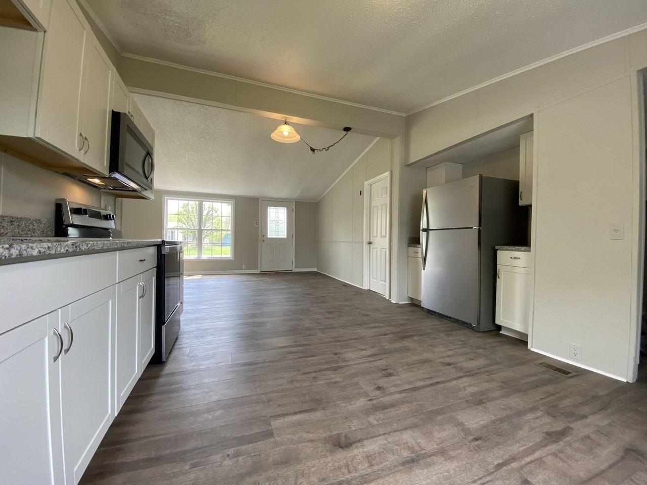 314 Peggy Dr - Photo 3 of 9