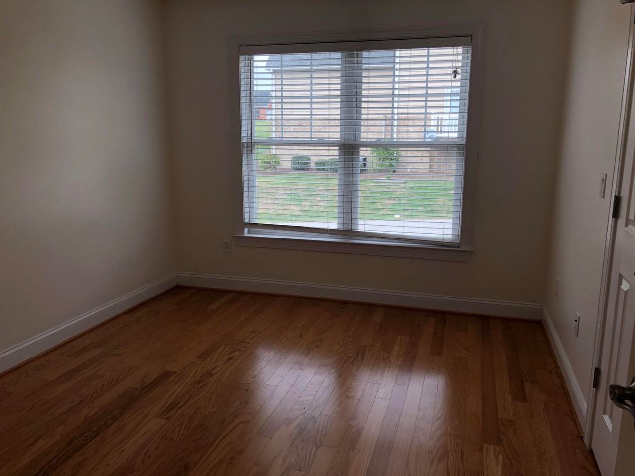 419 Willard Dr - Photo 4 of 13