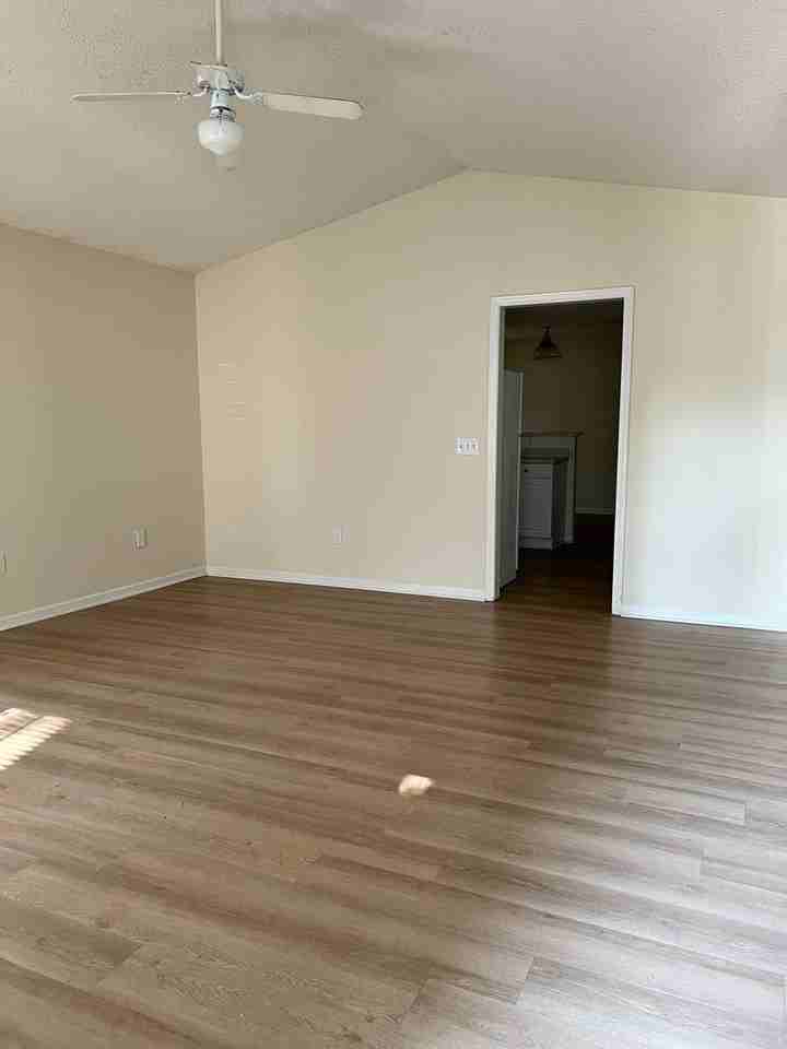 214 Charter Dr - Photo 2 of 9