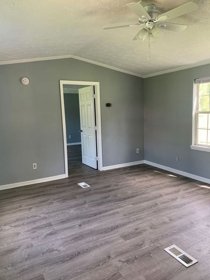 4615 Cove Rd - Photo 5 of 17