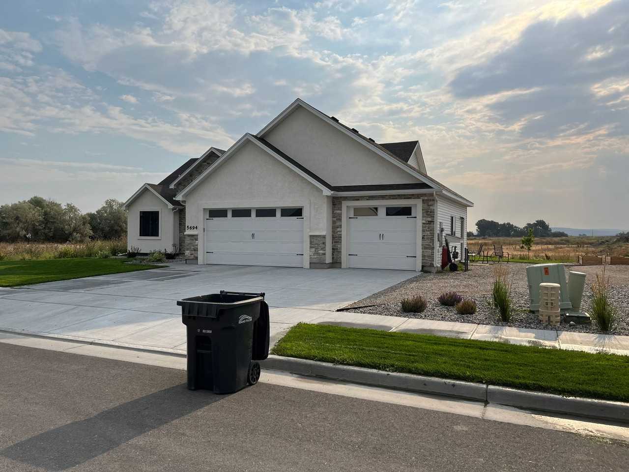 5694 Eaglewood Dr - Photo 2 of 20
