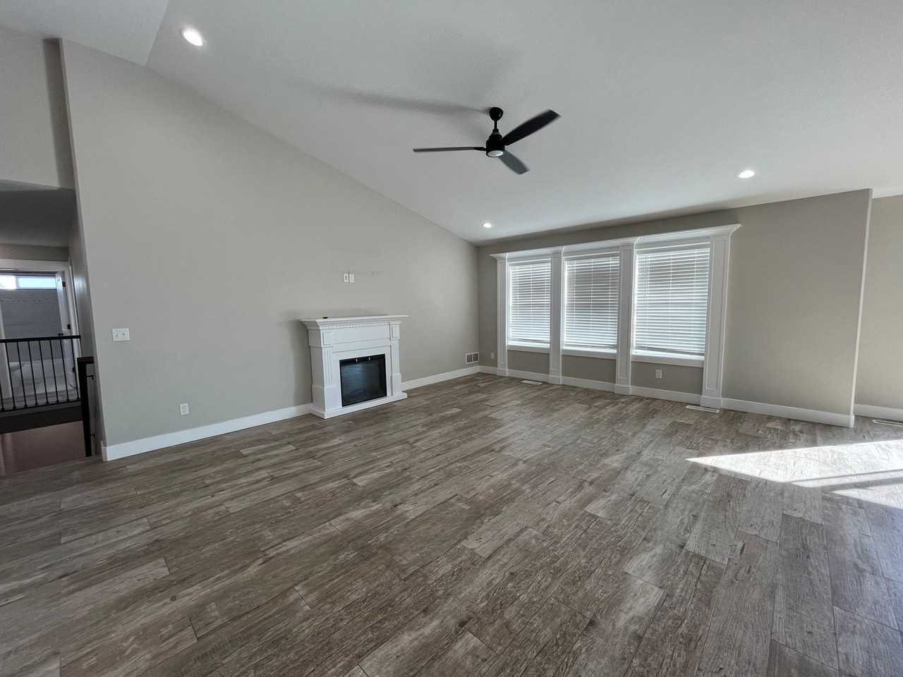 5694 Eaglewood Dr - Photo 3 of 20