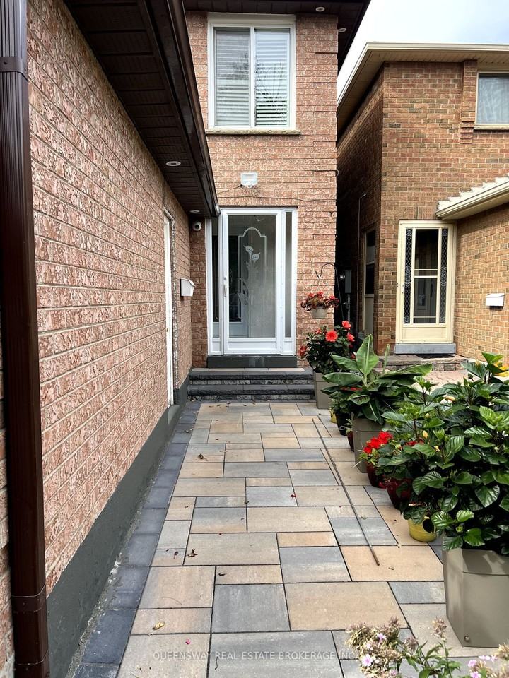 24 Manston Crescent - Photo 2 of 11