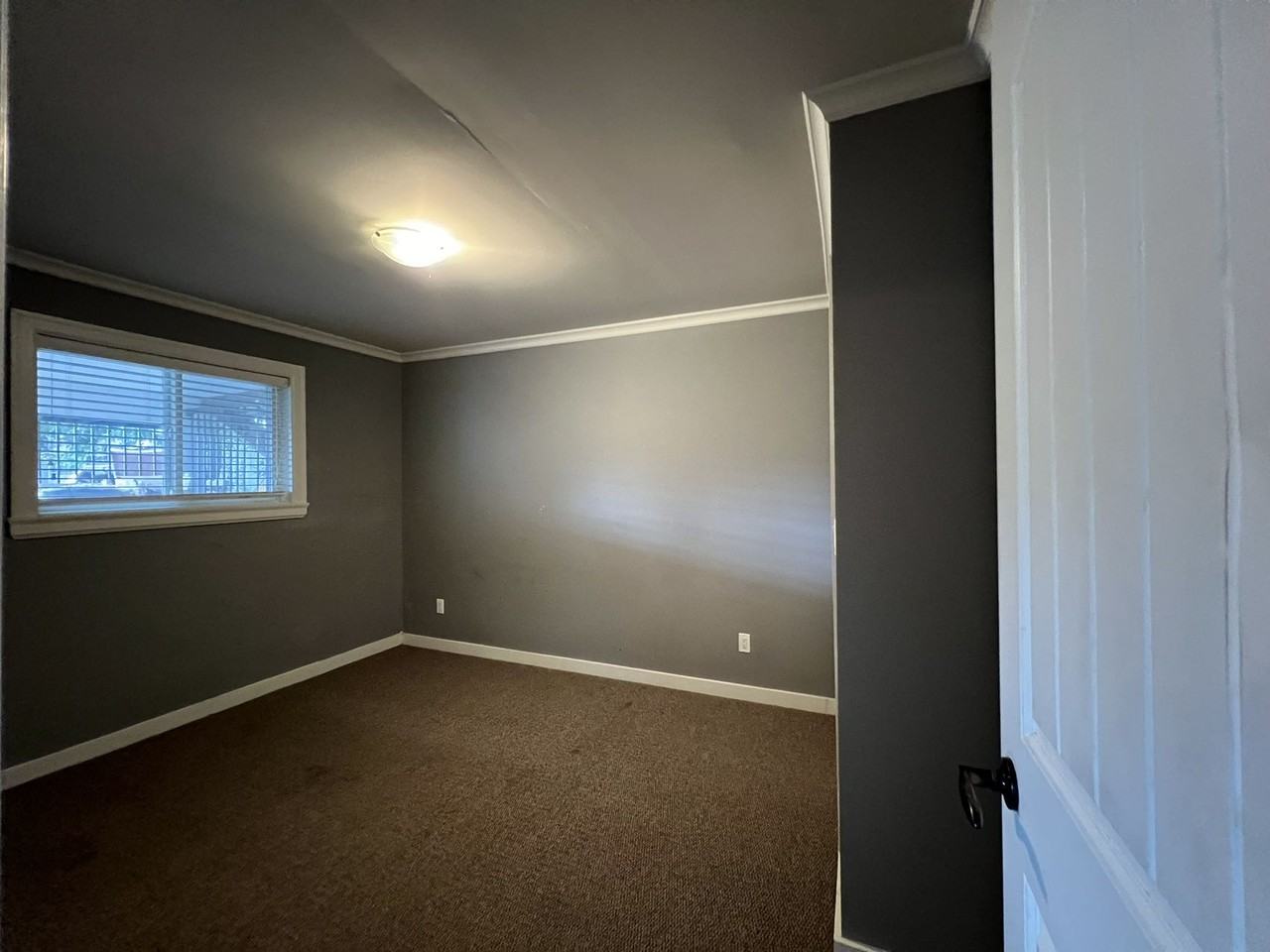 15998 111 Avenue - Photo 3 of 7