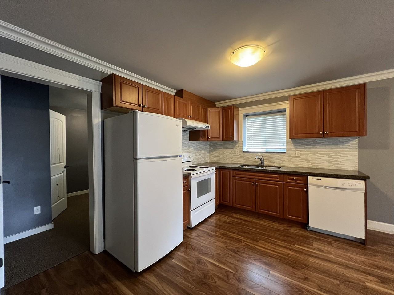 15998 111 Avenue - Photo 4 of 7