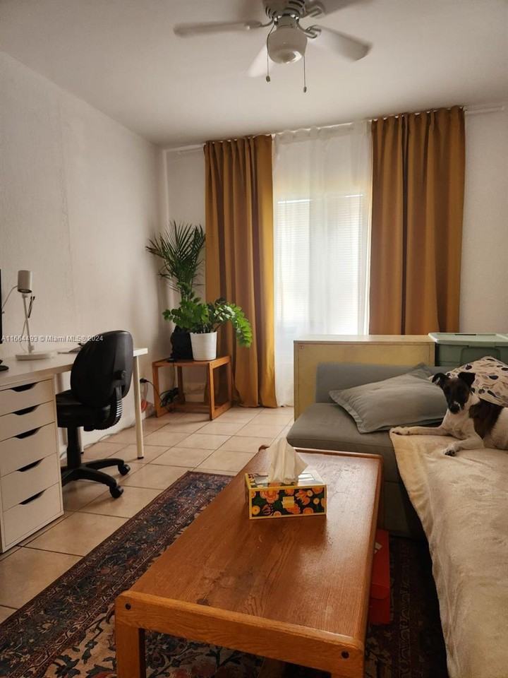 1612 Harrison St #6 - Photo 2 of 8