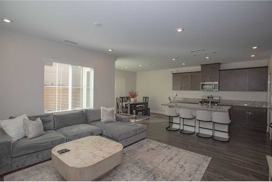 16033 Carrara Ln - Photo 3 of 11