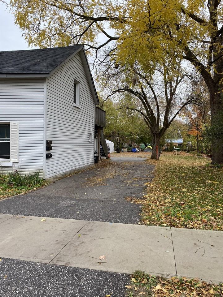 13 1-13 Henry St #1 - Photo 2 of 9