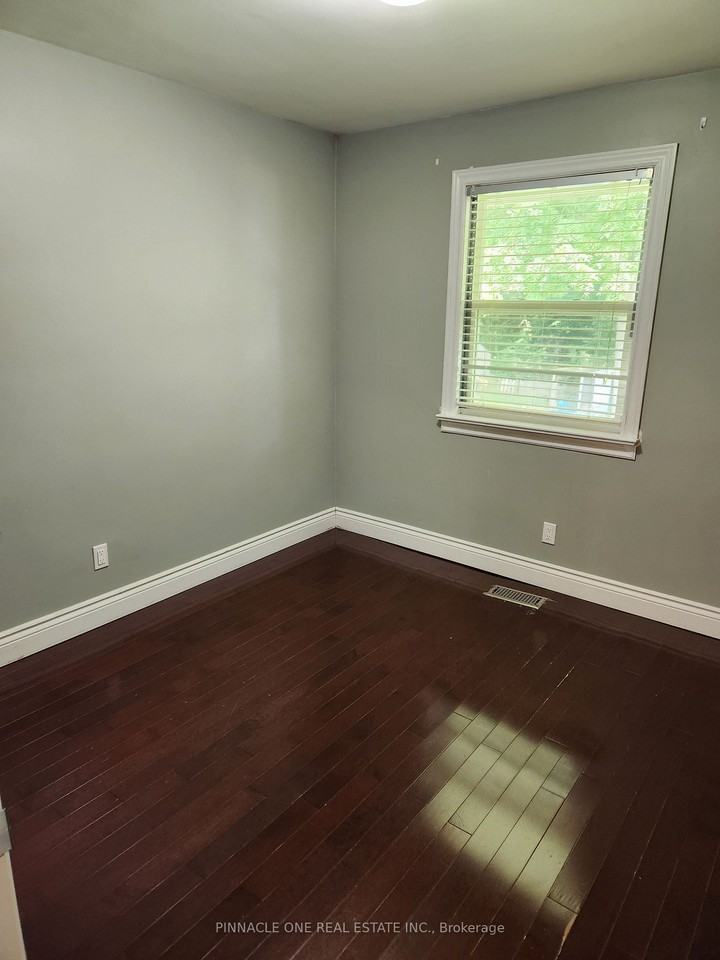 50 Stansbury Crescent - Photo 3 of 11