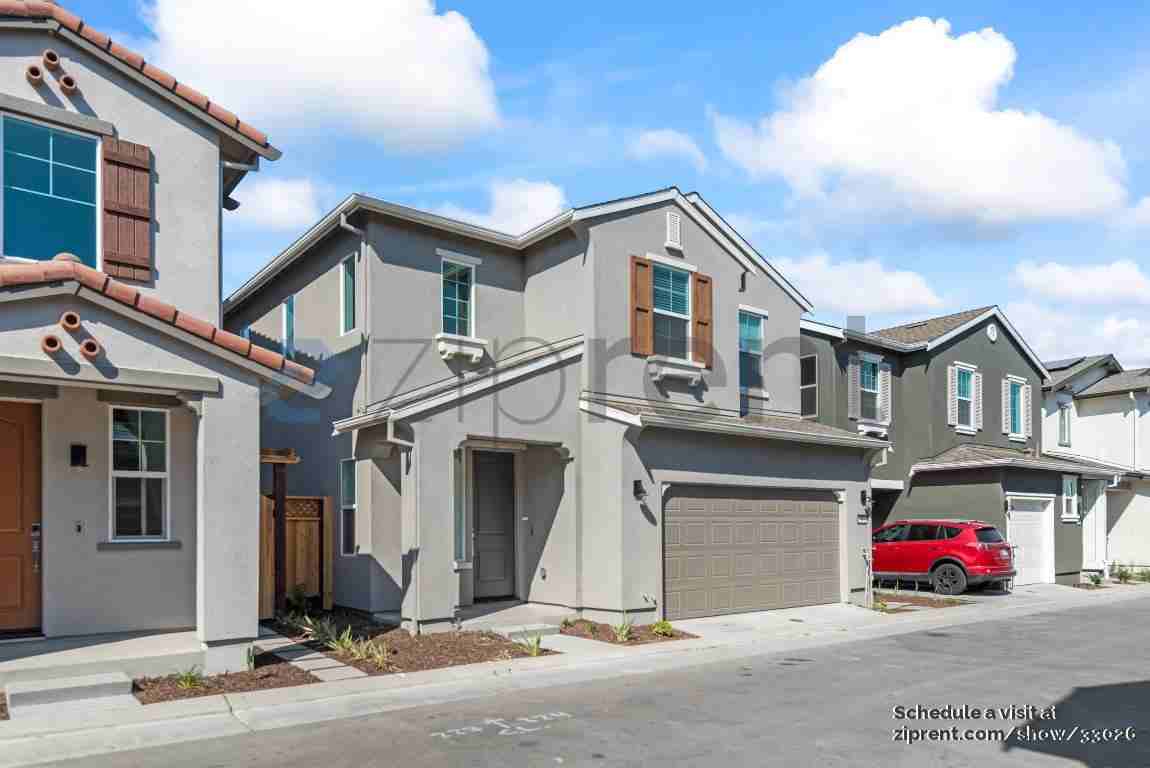 341 N Mendocino Way - Photo 2 of 36