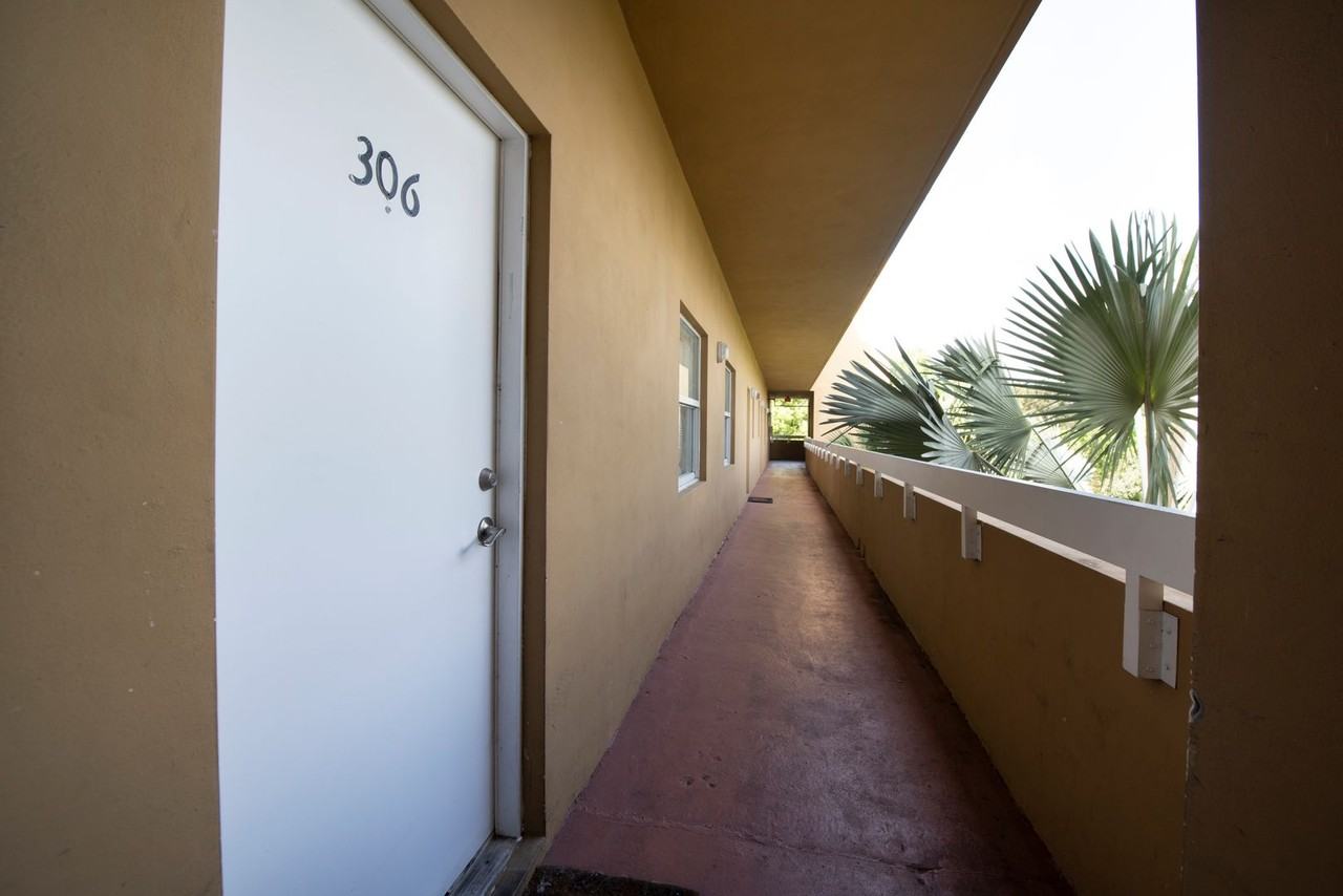 4137 English Oak - Photo 2 of 31