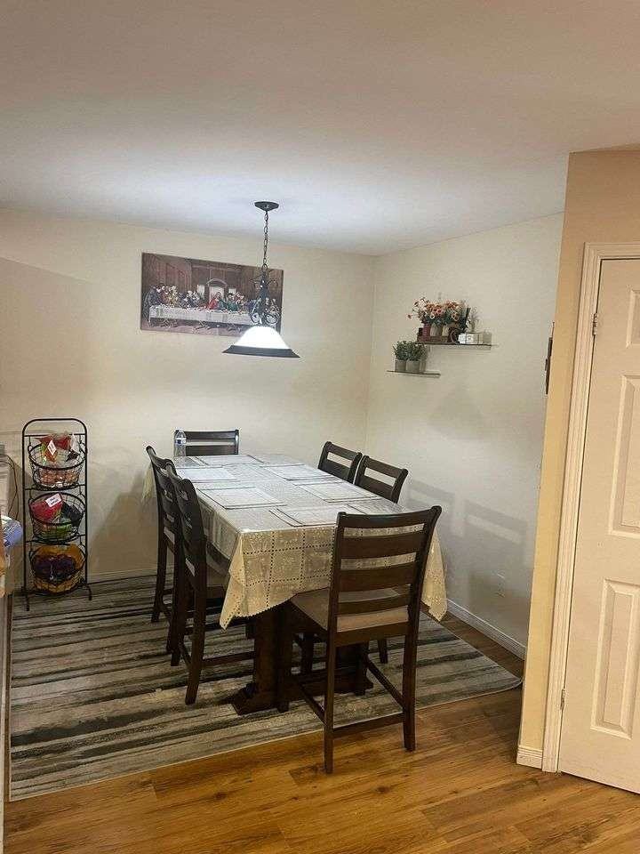 1549 Lovell Cres - Photo 3 of 13