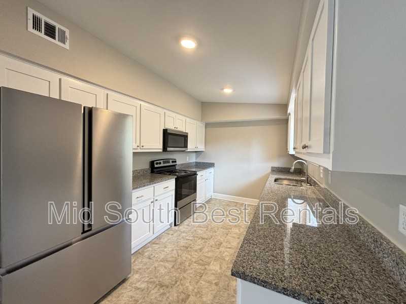 707 Shamrock Dr - Photo 3 of 8