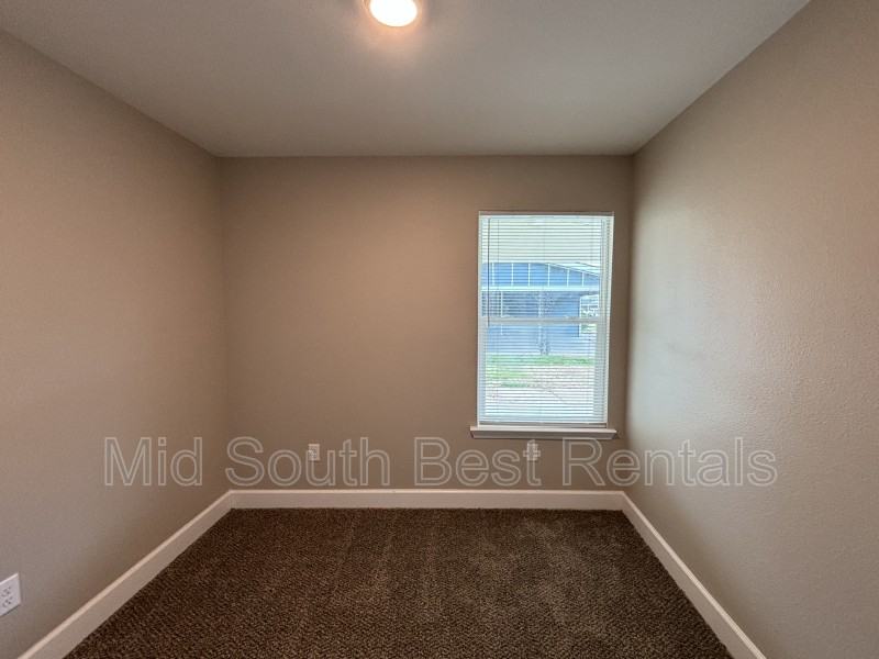 707 Shamrock Dr - Photo 4 of 8