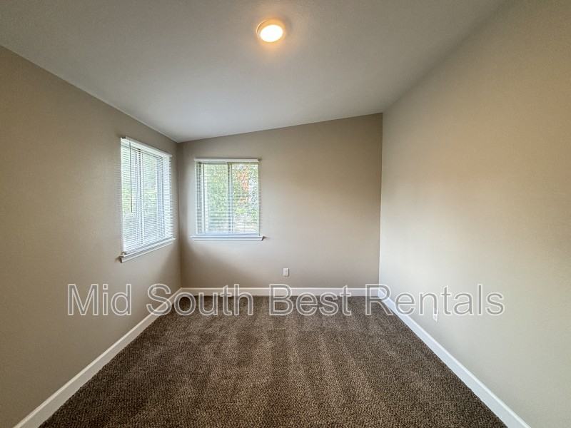 707 Shamrock Dr - Photo 6 of 8