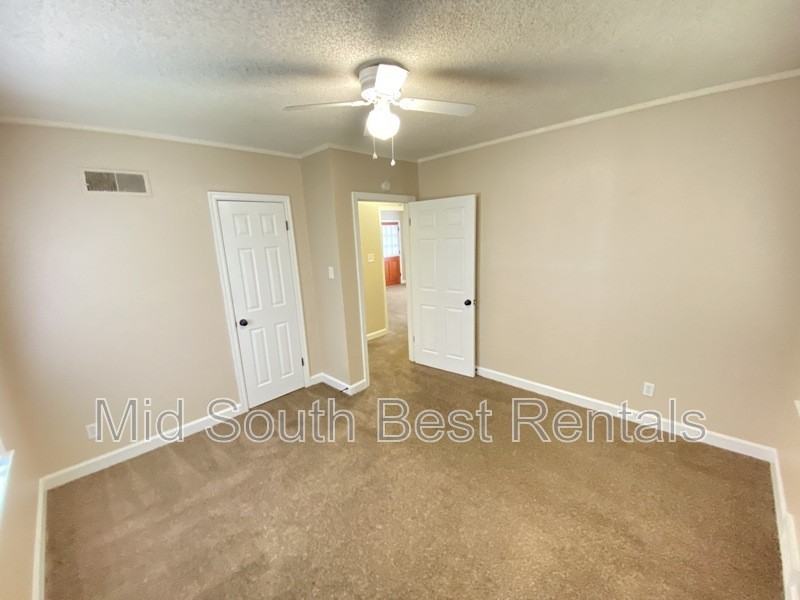 1882 Driftwood Ave - Photo 4 of 9