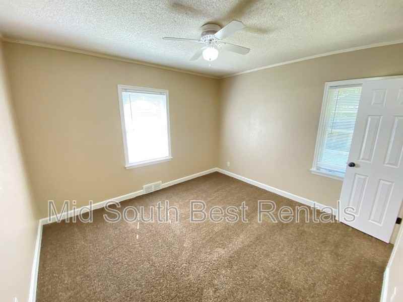 1882 Driftwood Ave - Photo 5 of 9