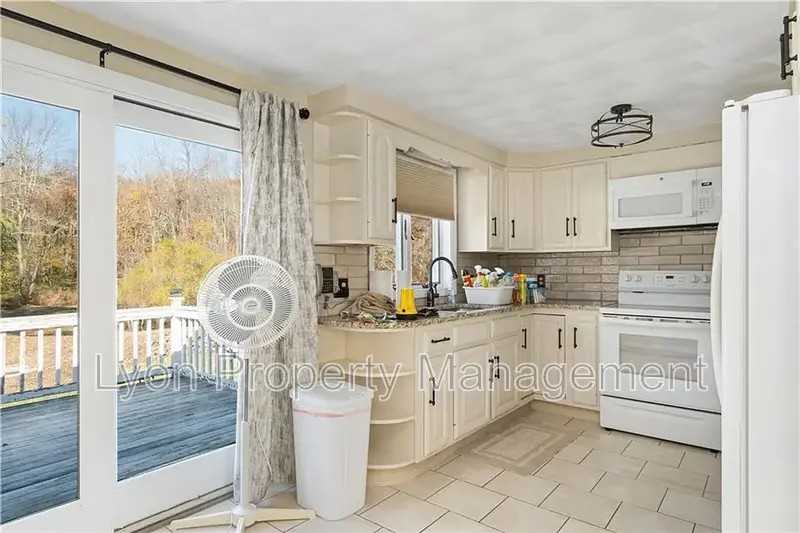 12 Janet Dr - Photo 2 of 8