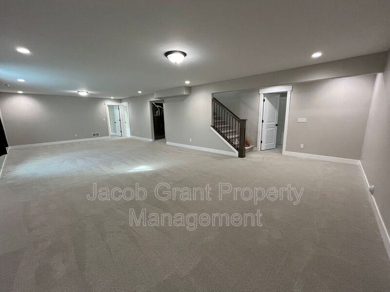 5694 Eaglewood Dr - Photo 7 of 21