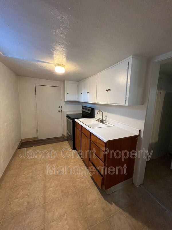 353 H St #3 - Photo 3 of 7