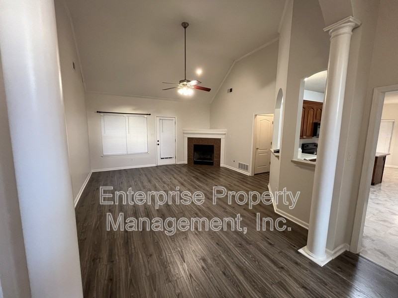 4620 Shadowlawn Rd - Photo 2 of 46