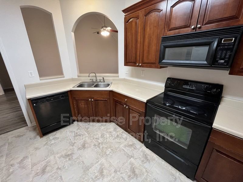 4620 Shadowlawn Rd - Photo 3 of 46