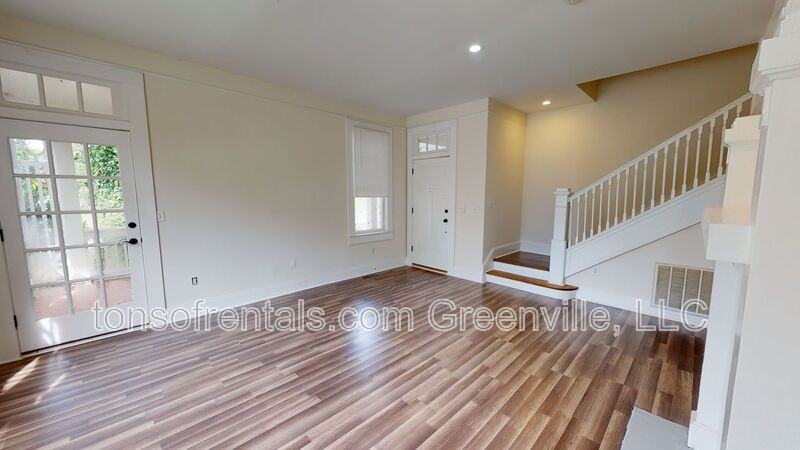 326 S Spring St - Photo 2 of 18