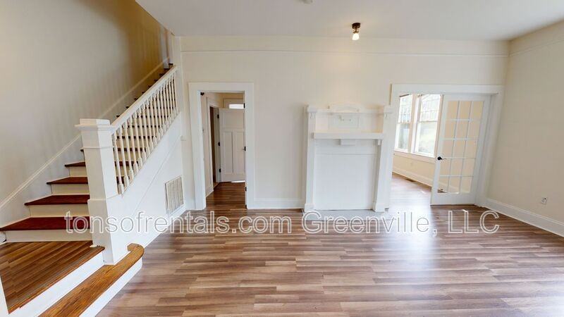 326 S Spring St - Photo 4 of 18