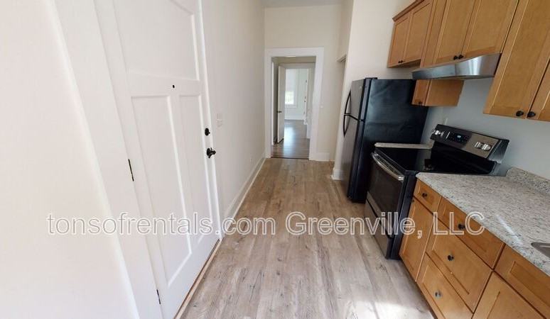 326 S Spring St - Photo 6 of 18