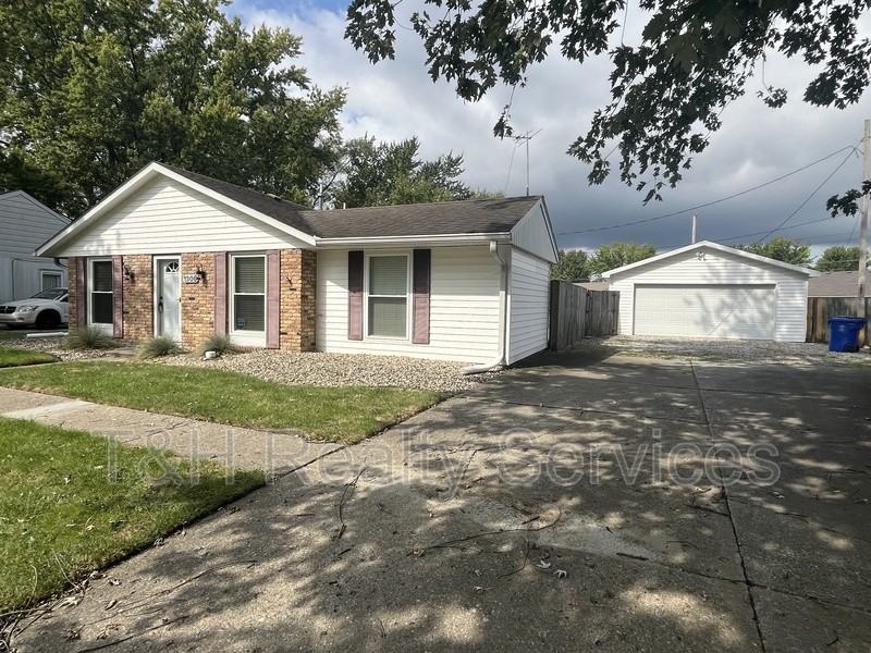 1306 Council Ct - Photo 3 of 25