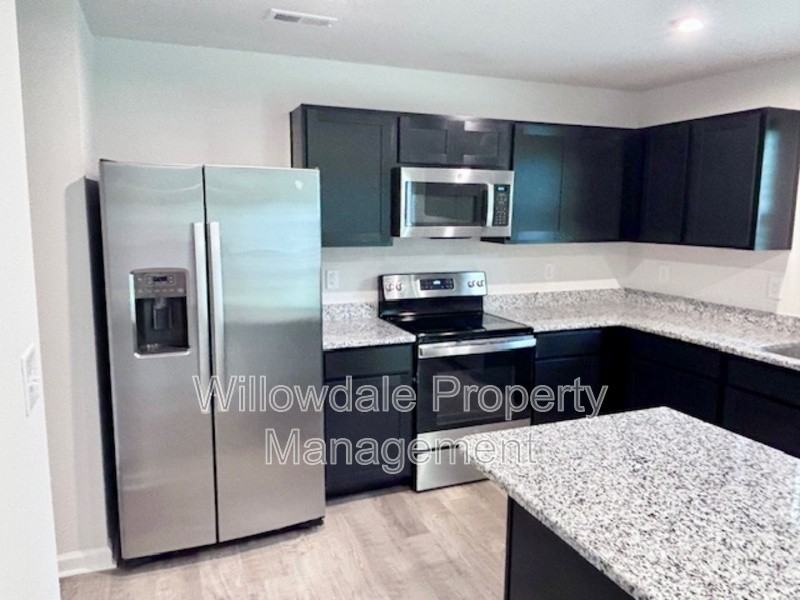 11 Hunting Wood Dr - Photo 3 of 24