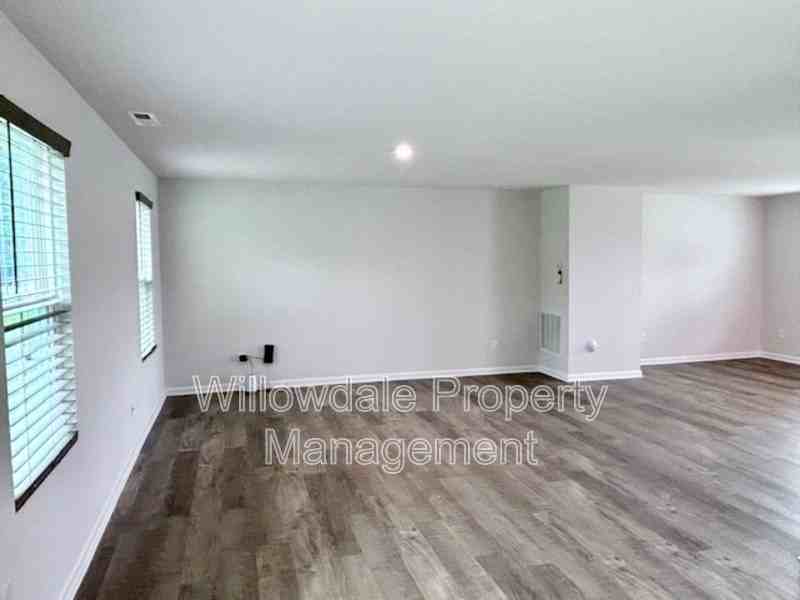 11 Hunting Wood Dr - Photo 7 of 24