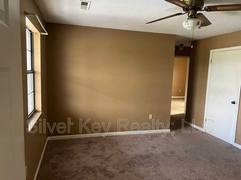 823 Englewood Rd #12 - Photo 2 of 7