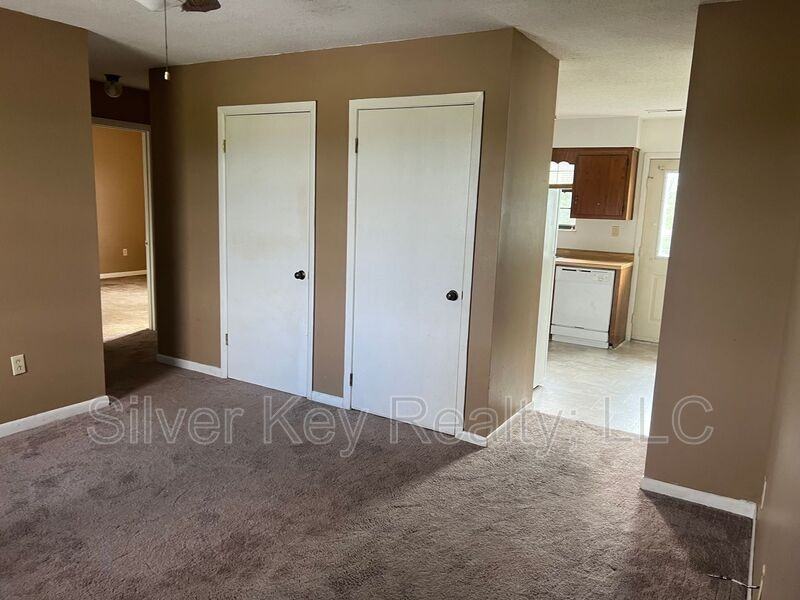 823 Englewood Rd #12 - Photo 3 of 7