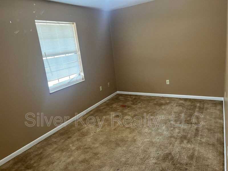 823 Englewood Rd #12 - Photo 5 of 7