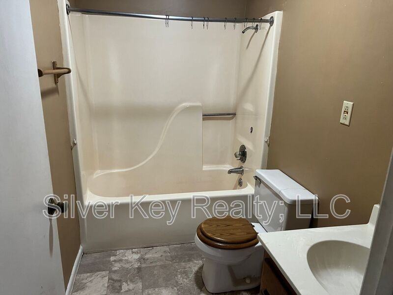 823 Englewood Rd #12 - Photo 6 of 7