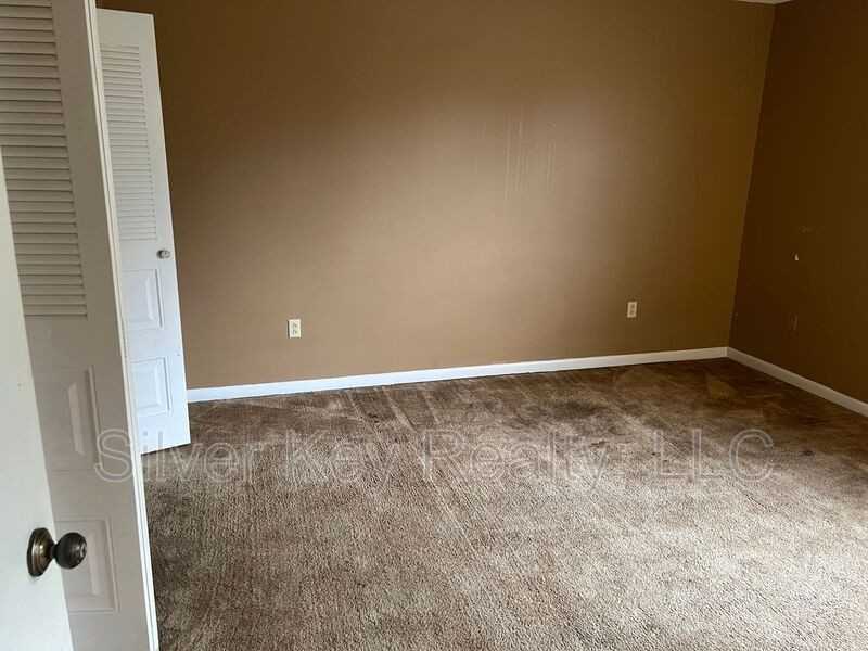 823 Englewood Rd #12 - Photo 7 of 7