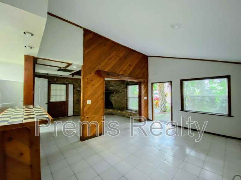 2686 Sunset Dr - Photo 3 of 19