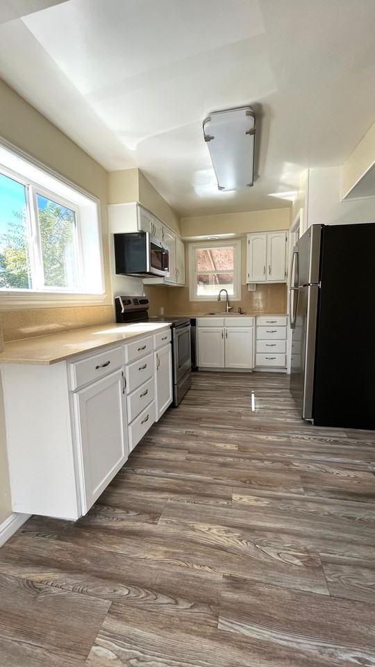 3353 Porter Ave - Photo 2 of 16