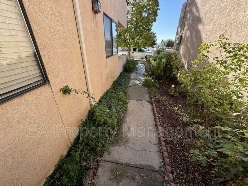 7576 Keystone Dr Ne - Photo 3 of 20