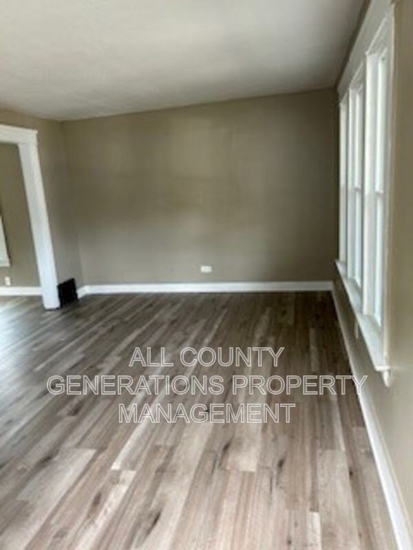 7700 Goodman Ave - Photo 2 of 12