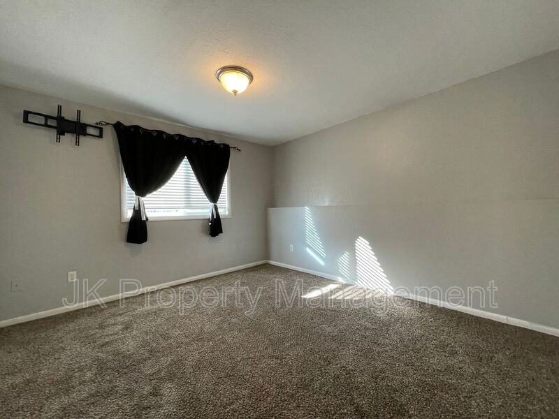 4604 3rd Ave S #9 - Photo 6 of 13