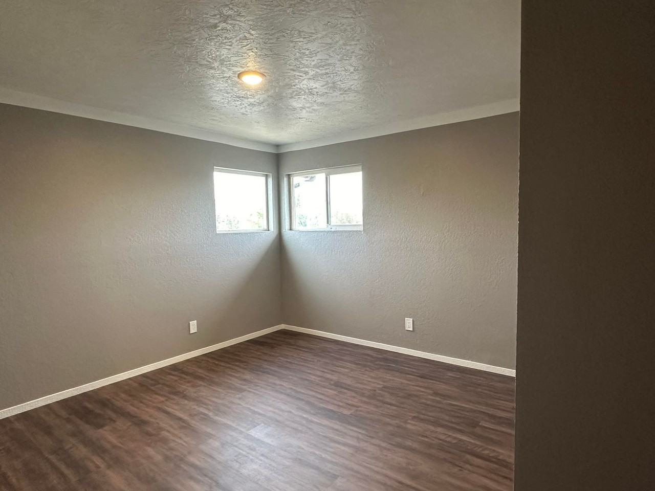 1212 Sw Isaac Ave - Photo 5 of 10