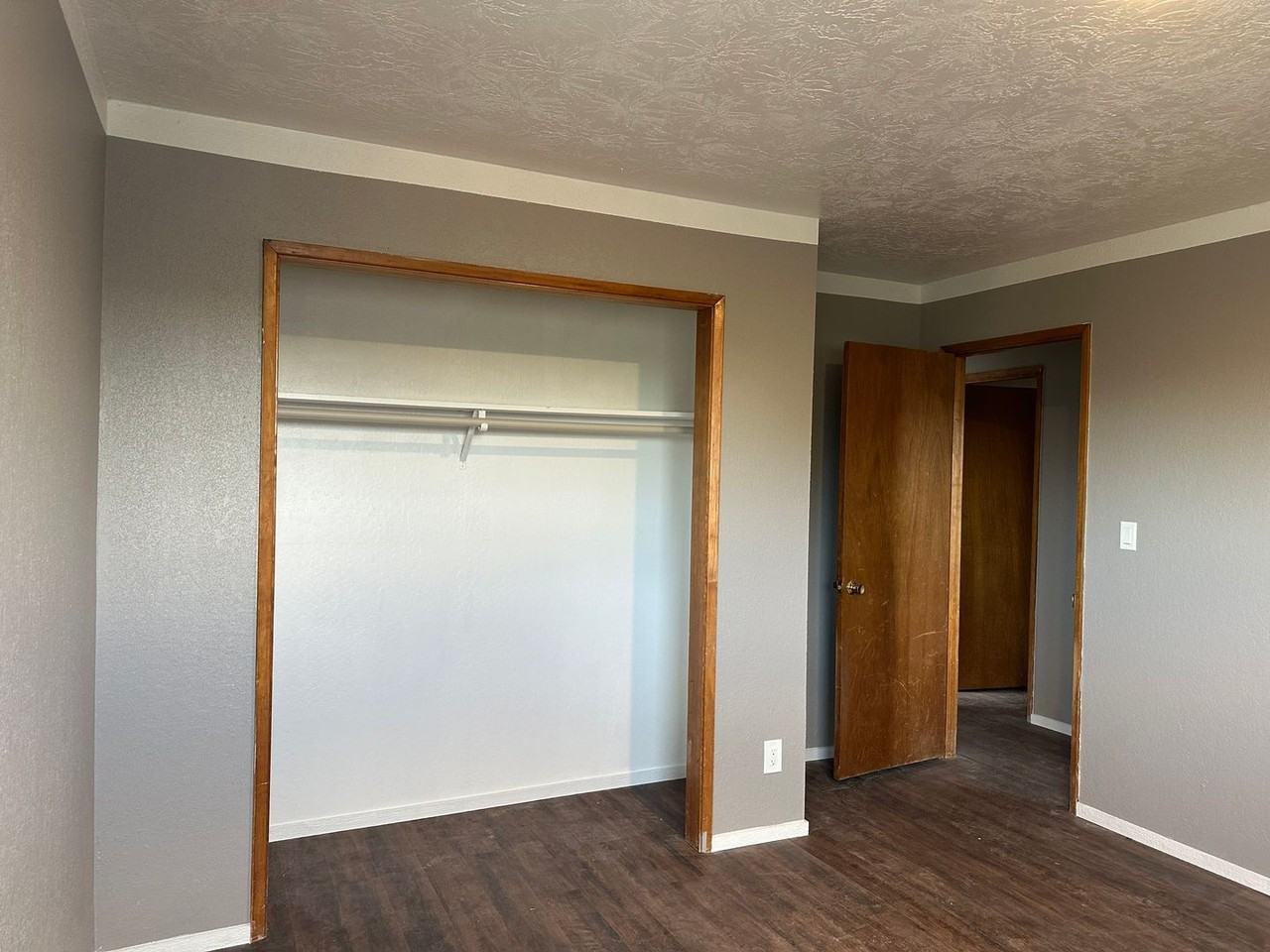 1212 Sw Isaac Ave - Photo 6 of 10