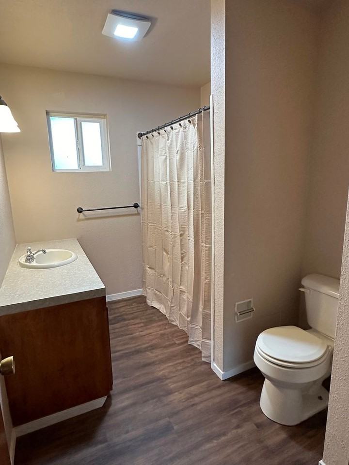 1212 Sw Isaac Ave - Photo 7 of 10
