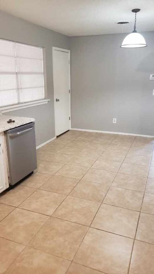 1020 Holly Ln - Photo 2 of 13