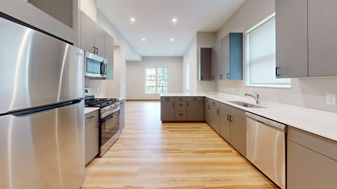 524 12th Ave Se - Photo 4 of 10