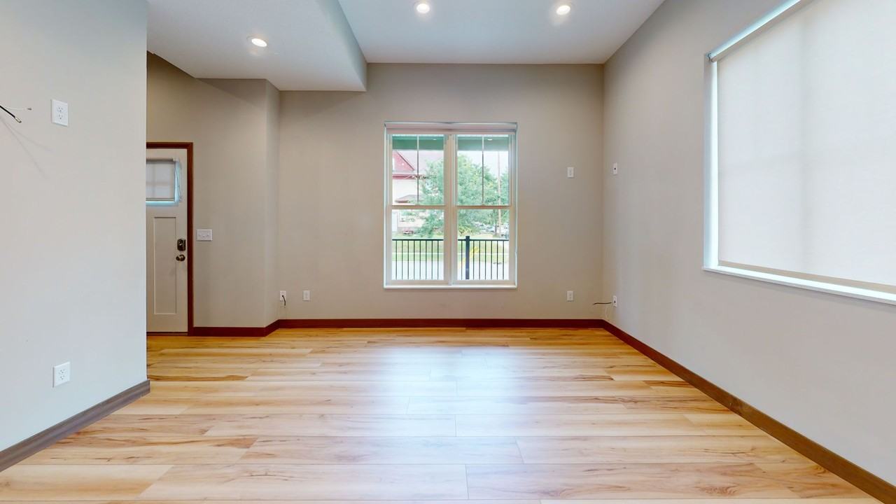 524 12th Ave Se - Photo 5 of 10