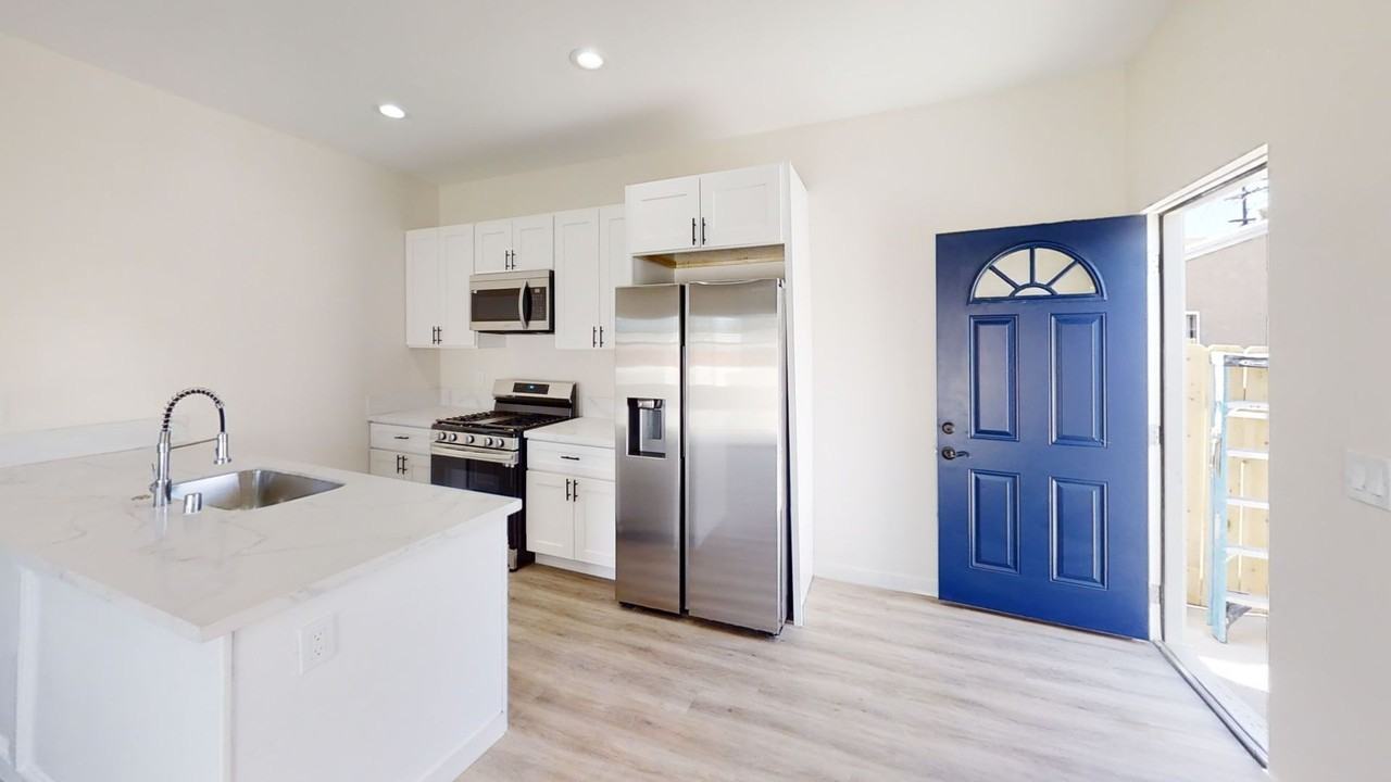 5121 Ewing Street - Photo 4 of 20