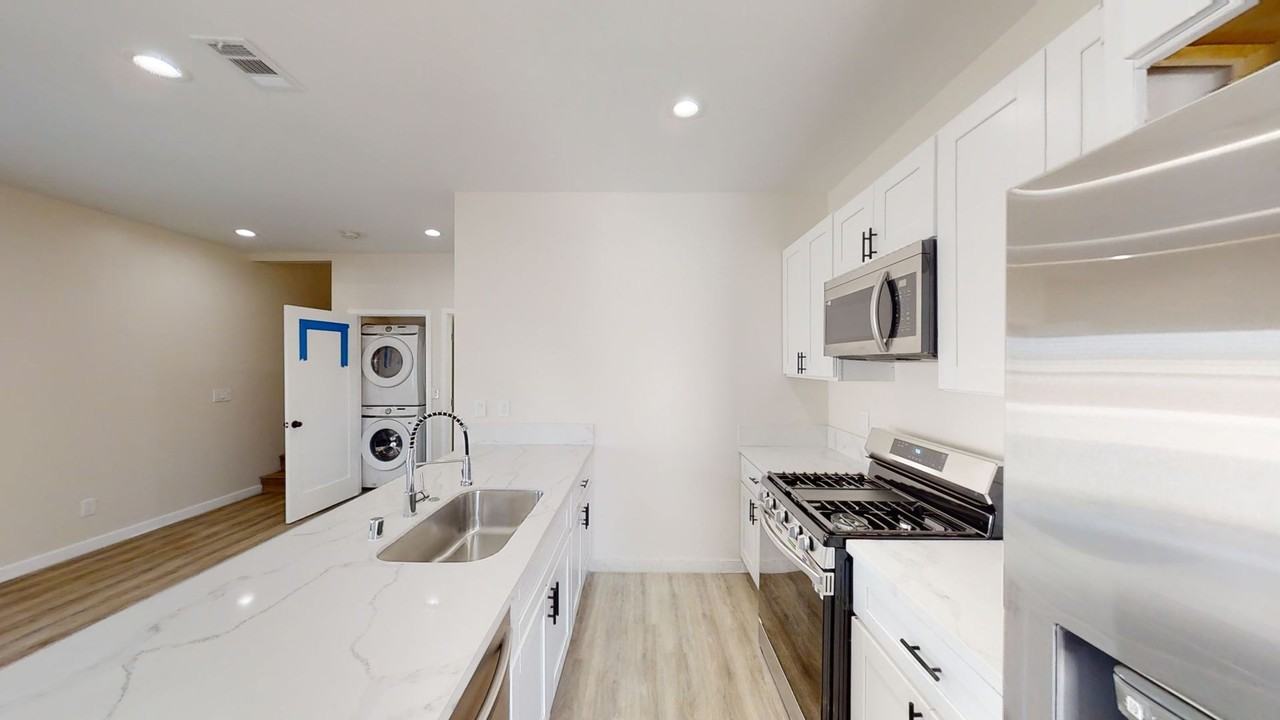 5121 Ewing Street - Photo 5 of 20